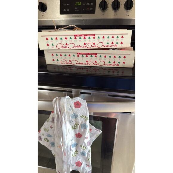 (1) vintage Shiny Brite Sleeve of 5 red ornaments - Picture 1 of 4